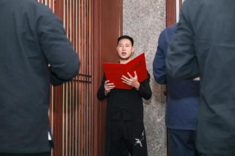 罗湖区人大常委副主任谭会茹一行莅临巅峰国际调研