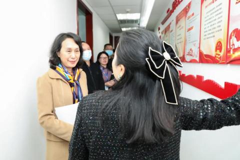 罗湖区人大常委副主任谭会茹一行莅临巅峰国际调研