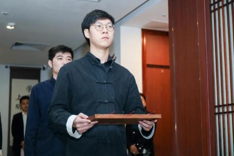 罗湖区人大常委副主任谭会茹一行莅临巅峰国际调研