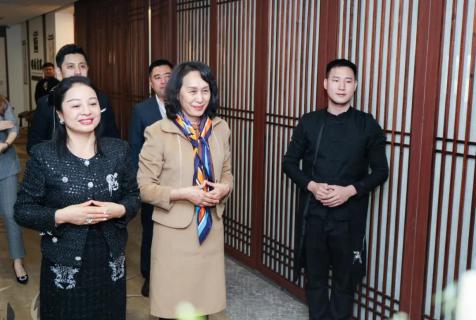 罗湖区人大常委副主任谭会茹一行莅临巅峰国际调研