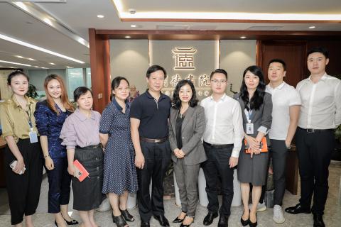 罗湖区委统战部副部长、工商联党组书记叶志伟一行到巅峰国际调研