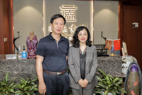 罗湖区委统战部副部长、工商联党组书记叶志伟一行到巅峰国际调研